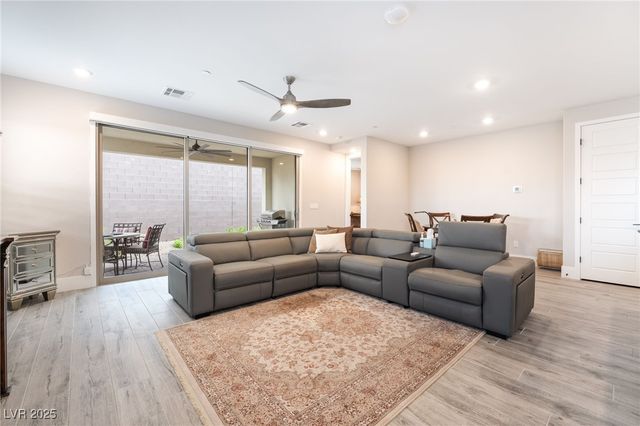 9553 Jadeite Lane, Las Vegas, NV 89143