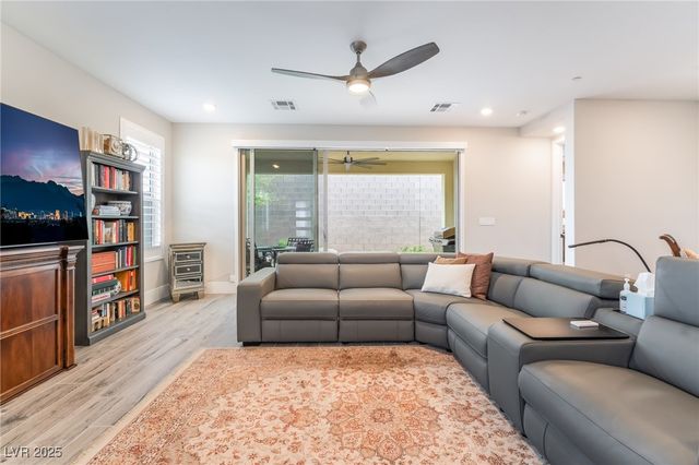 9553 Jadeite Lane, Las Vegas, NV 89143