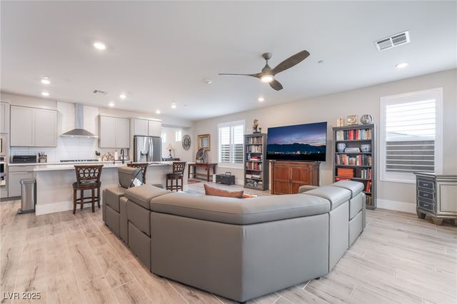 9553 Jadeite Lane, Las Vegas, NV 89143