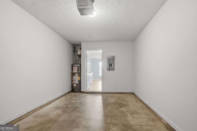 9553 Lakeview Circle, Union City, GA 30291