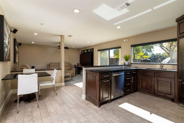 4100 Foxmoor Court, Arlington, TX 76016