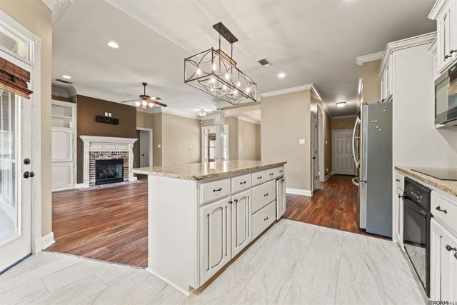 35671 Ridgeland Dr, Denham Springs, LA 70706