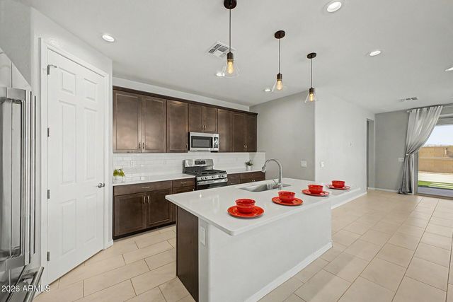 18614 W HONEYSUCKLE Drive, Wittmann, AZ 85361