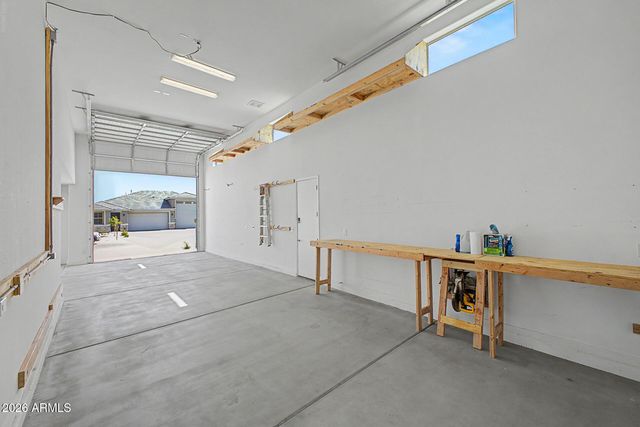 18614 W HONEYSUCKLE Drive, Wittmann, AZ 85361