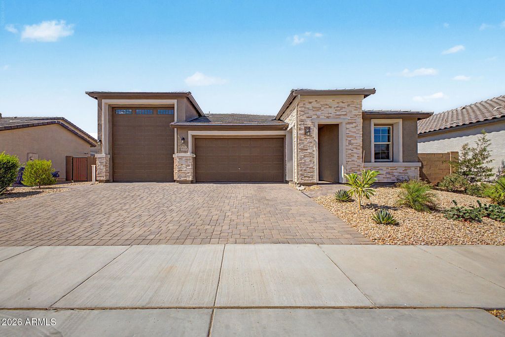 18614 W HONEYSUCKLE Drive, Wittmann, AZ 85361