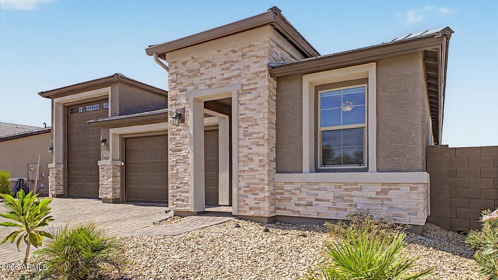 18614 W HONEYSUCKLE Drive, Surprise, AZ 85387 — photo 2