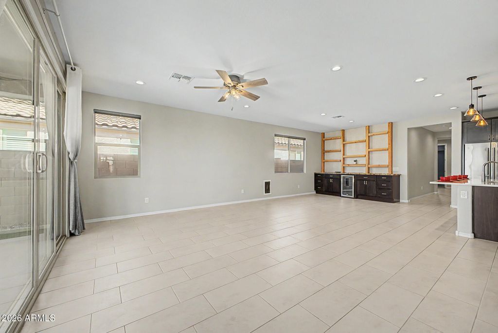 18614 W HONEYSUCKLE Drive, Surprise, AZ 85387 — photo 5