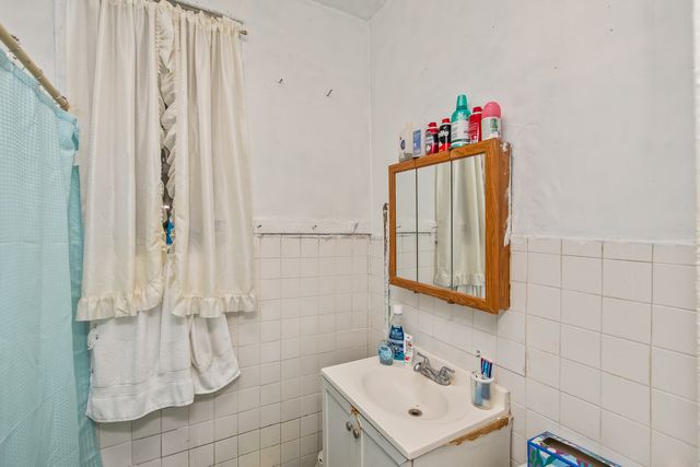 1630 W Melrose Street, Chicago, IL 60657
