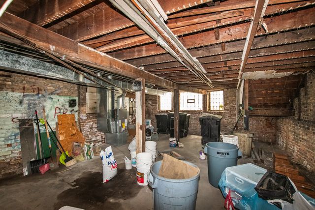 1630 W Melrose Street, Chicago, IL 60657