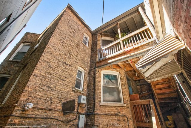 1630 W Melrose Street, Chicago, IL 60657