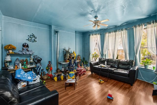 1630 W Melrose Street, Chicago, IL 60657