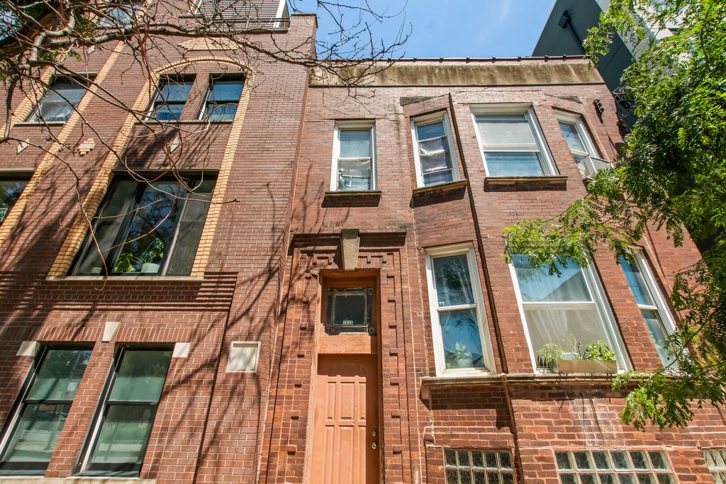 1630 W Melrose Street, Chicago, IL 60657