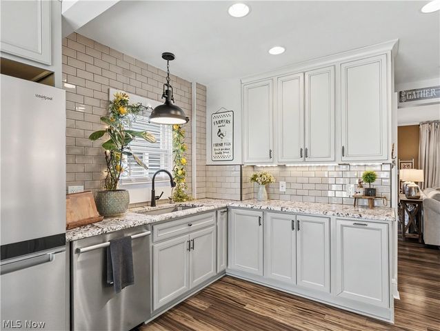 2048 9th Street, Cuyahoga Falls, OH 44221