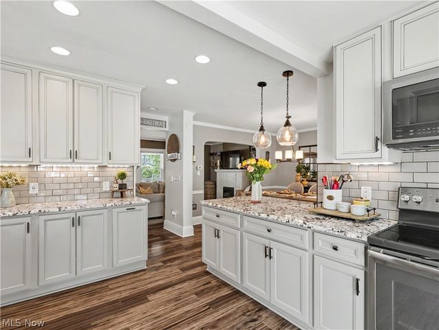 2048 9th Street, Cuyahoga Falls, OH 44221