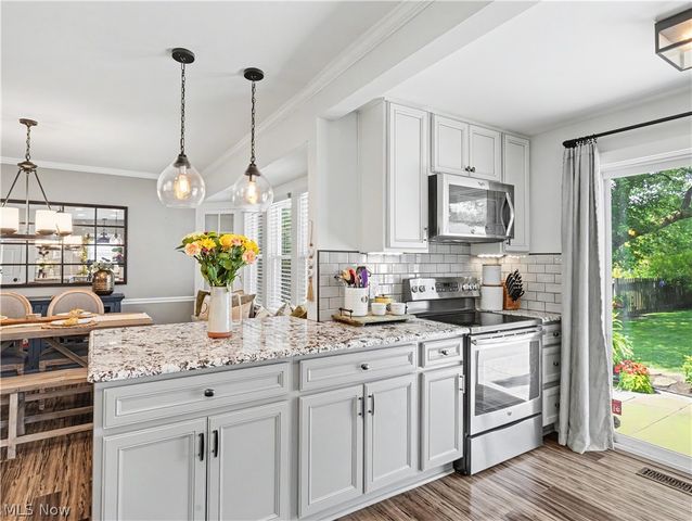 2048 9th Street, Cuyahoga Falls, OH 44221