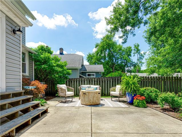 2048 9th Street, Cuyahoga Falls, OH 44221