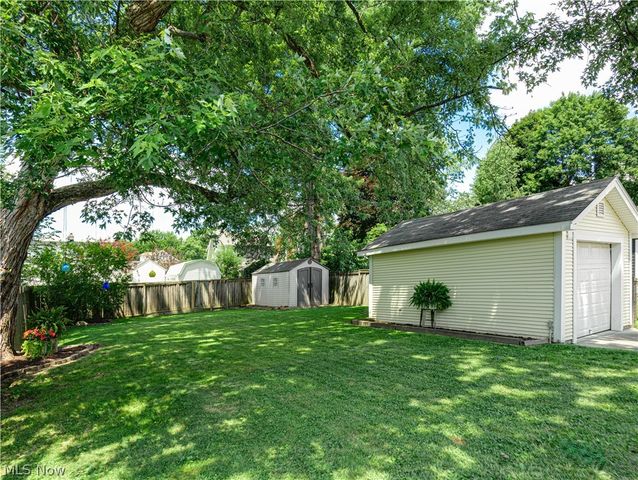 2048 9th Street, Cuyahoga Falls, OH 44221