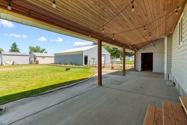 26301 E Rowan Ave, Newman Lake, WA 99025