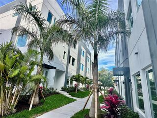 881 6TH AVENUE S, St Petersburg, FL 33701