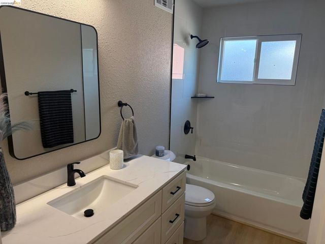 4417 Meadowbrook Dr, El Sobrante, CA 94803