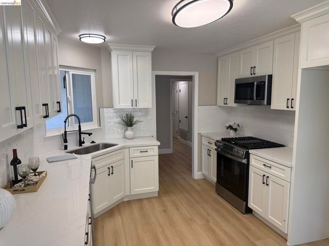 4417 Meadowbrook Dr, El Sobrante, CA 94803
