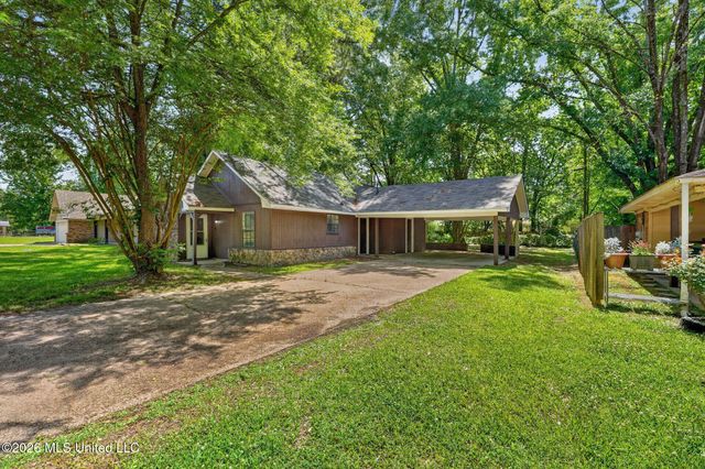 4827 Cottonwood Lane, Jackson, MS 39212