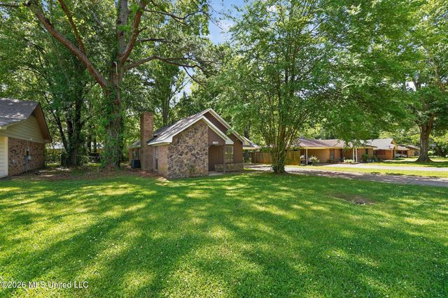 4827 Cottonwood Lane, Jackson, MS 39212
