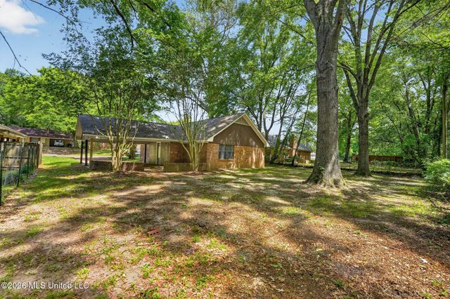 4827 Cottonwood Lane, Jackson, MS 39212