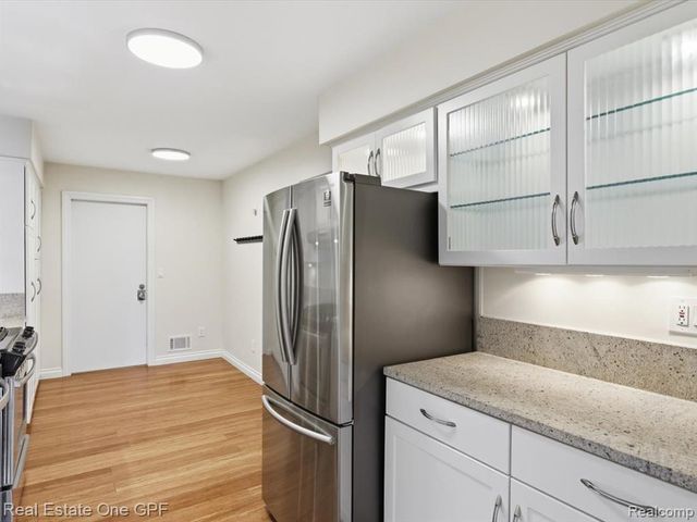 1715 River Road 22, Saint Clair, MI 48079