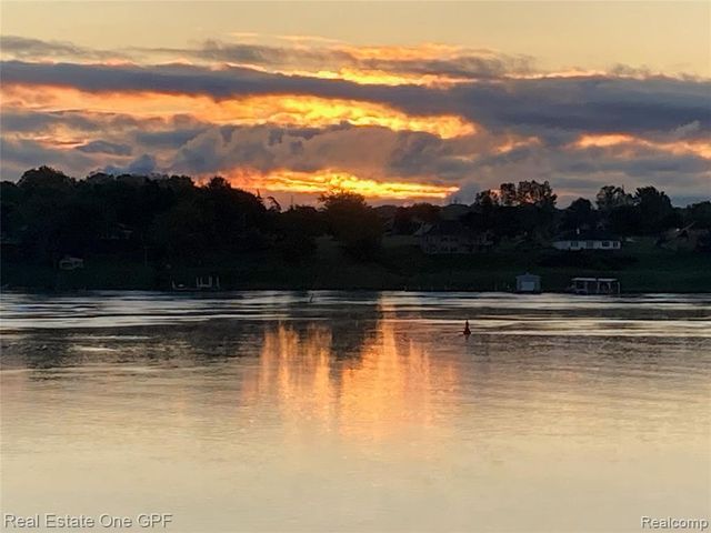 1715 River Road 22, Saint Clair, MI 48079