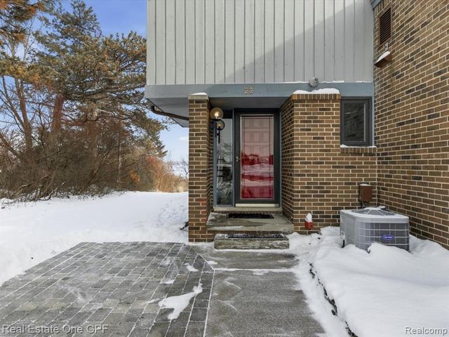 1715 River Road 22, Saint Clair, MI 48079