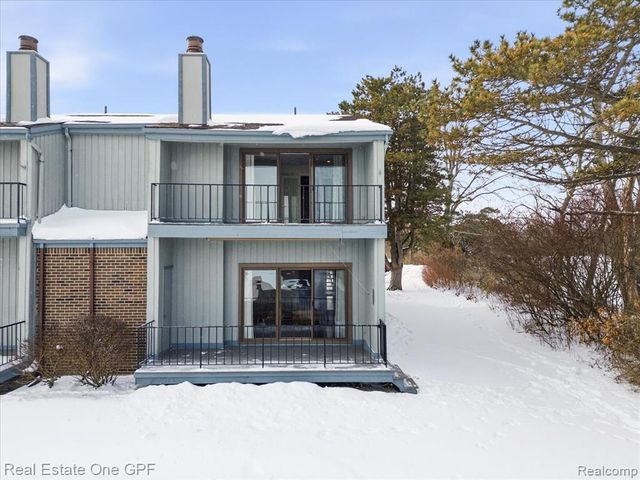 1715 River Road 22, Saint Clair, MI 48079