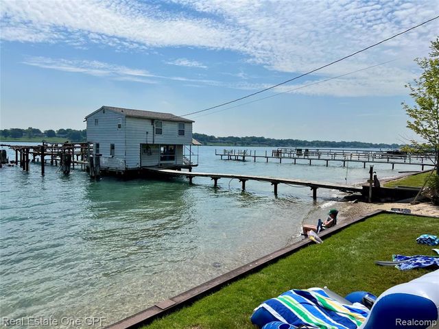 1715 River Road 22, Saint Clair, MI 48079