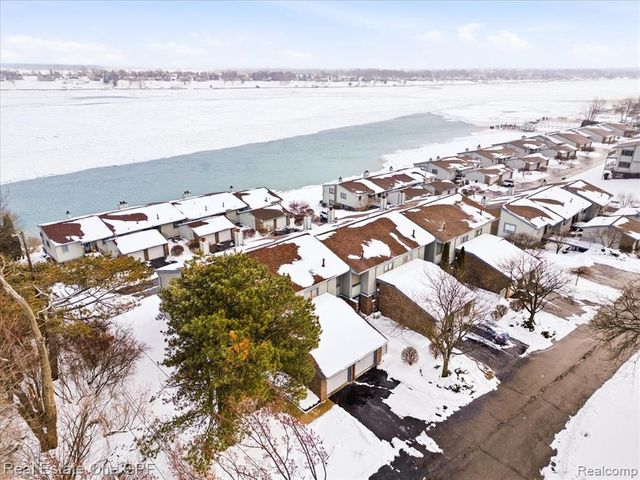 1715 River Road 22, Saint Clair, MI 48079