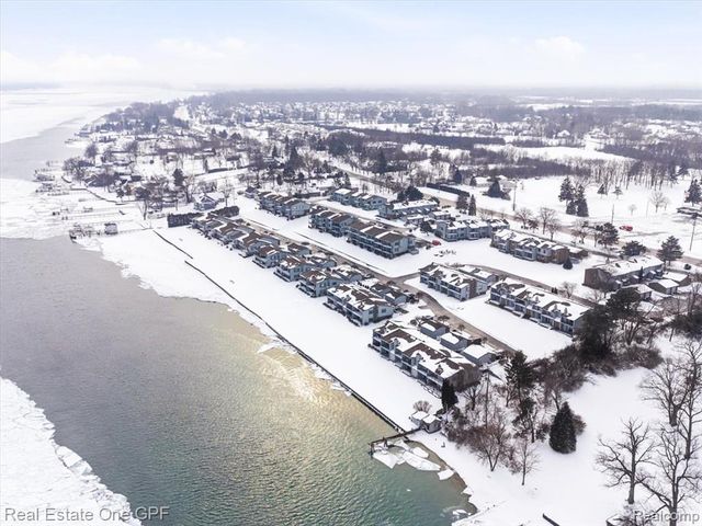 1715 River Road 22, Saint Clair, MI 48079