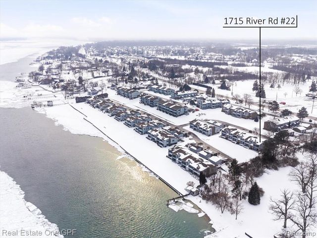 1715 River Road 22, Saint Clair, MI 48079