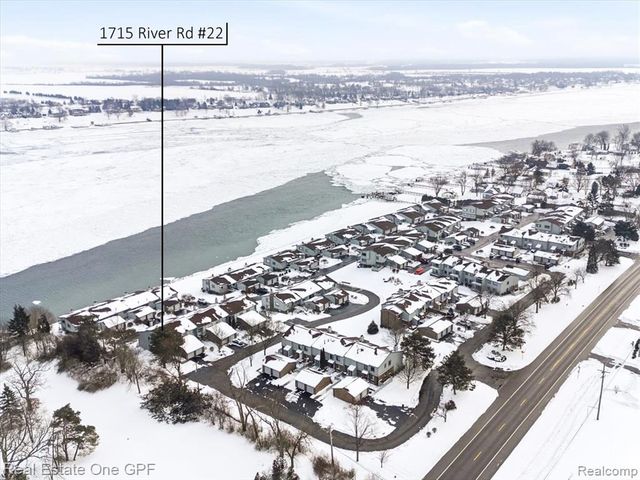 1715 River Road 22, Saint Clair, MI 48079