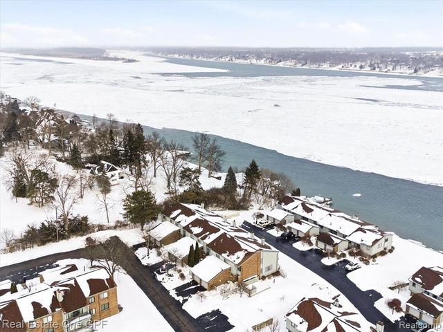 1715 River Road 22, Saint Clair, MI 48079