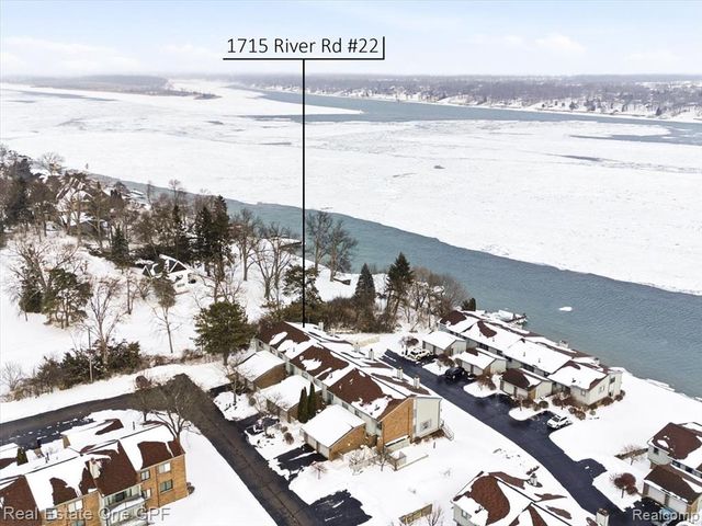 1715 River Road 22, Saint Clair, MI 48079