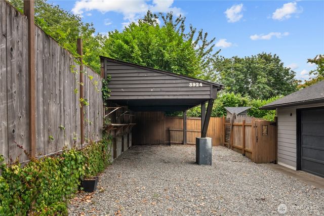 3924 S Pilgrim St, Seattle, WA 98118