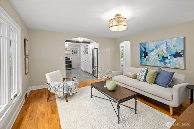 3924 S Pilgrim St, Seattle, WA 98118