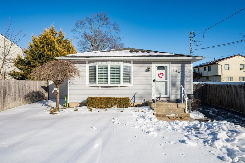 249 Hampton Road, West Babylon, NY 11704