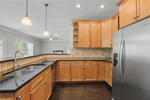 328 Thistlewood Run, Mcdonough, GA 30252