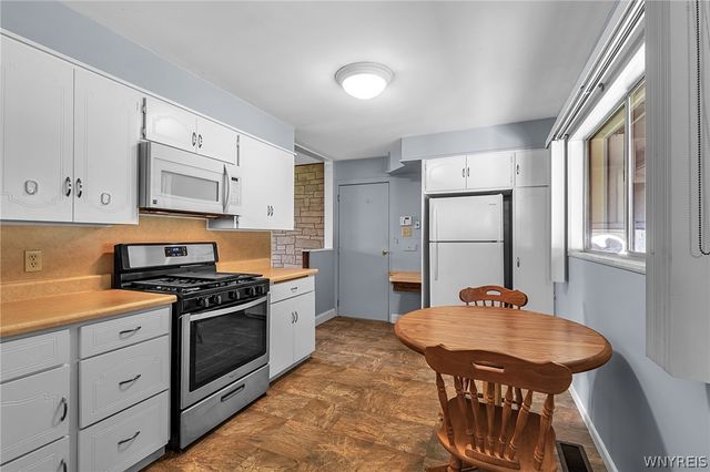 220 Ansley Court, West Seneca, NY 14224