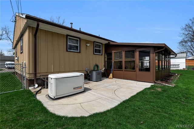 220 Ansley Court, West Seneca, NY 14224