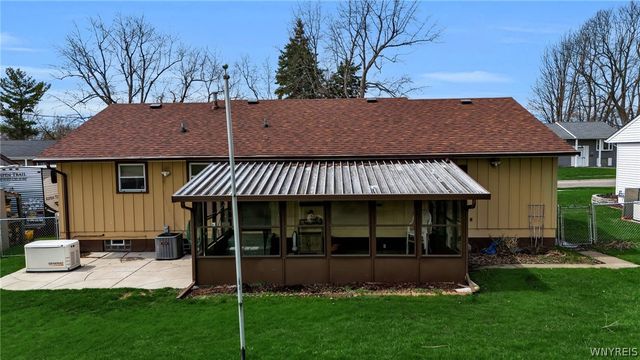 220 Ansley Court, West Seneca, NY 14224