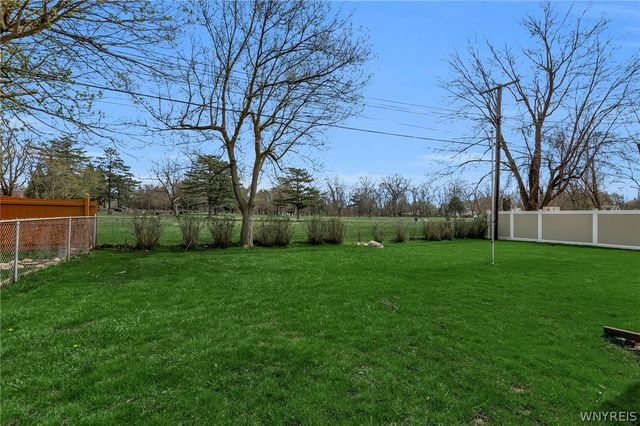 220 Ansley Court, West Seneca, NY 14224