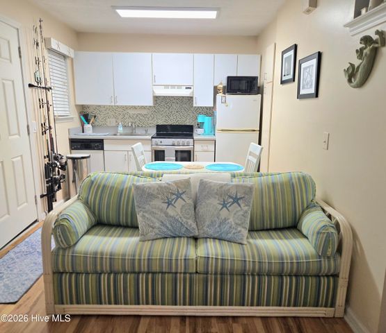 300 Spencer Farlow Drive F, Carolina Beach, NC 28428