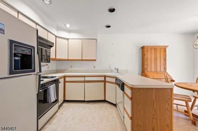 22 Village Green Ct, South Orange Village Twp., NJ 07079