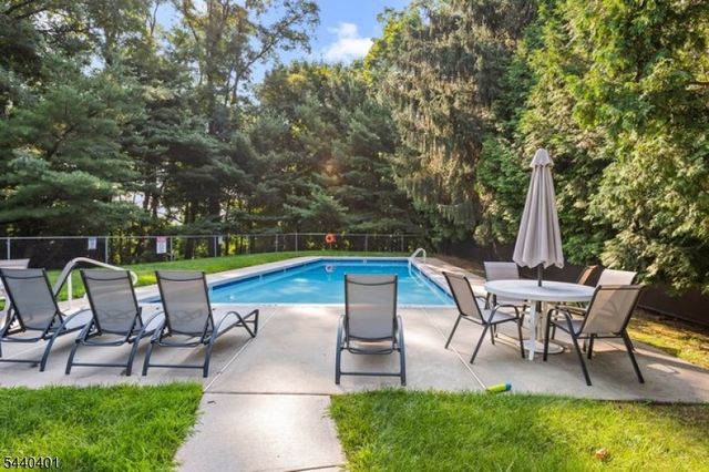 22 Village Green Ct, South Orange Village Twp., NJ 07079